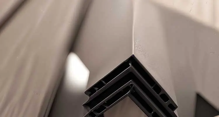 Plastik Köşebent Üretimi